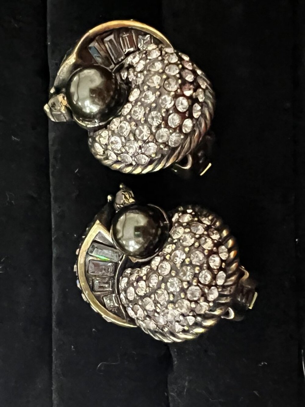 Heidi Daus VINTAGE Art Deco Style Faux Pearl Antiqued Brass Tone  Clip Earrings
